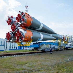 Вывоз ракеты «Союз-2.1б» с автоматической станцией «Луна-25» на стартовый комплекс космодрома Восточный. Фото Космического центра «Восточный» (ЦЭНКИ)