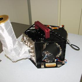 Лётный образец спектрометра ФЕБУС миссии к Меркурию «БепиКоломбо» (ESA-JAXA). Бленда российского узла наведения защищена тепловой изоляцией. Фото ИКИ РАН