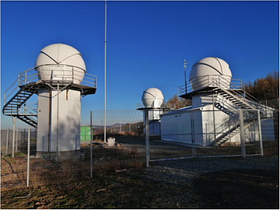 Общий вид комплекса малых 0.5-метровых телескопов САО РАН. Фото САО РАН