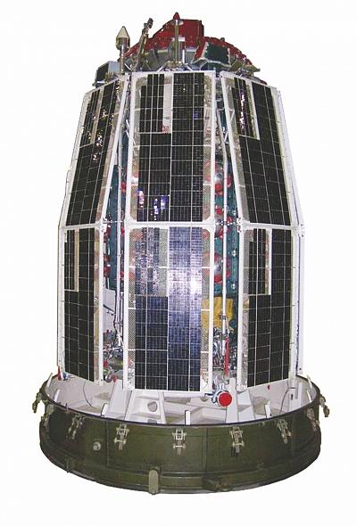 «Интеркосмос-15» – аппарат нового типа на платформе АУОС: подготовленный к накатке головного обтекателя перед запуском