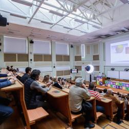 Лекция д.ф.-м.н. Андрея Садовского, ученого секретаря ИКИ РАН, на Всероссийском Фестивале науки "Наука 0+" 9 октября 2022 г. Фото: Т. Жаркова, ИКИ РАН