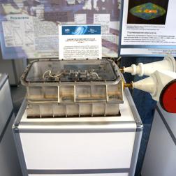 Радиометрический измерительный комплекс РЕЛИКТ, технологический образец, на выставке ИКИ РАН. Авторы: Д. П. Скулачев, И. А. Струков. Фото: ИКИ РАН