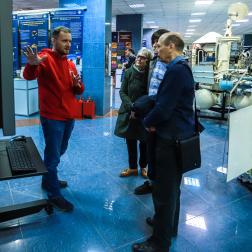 День открытых дверей на выставке ИКИ РАН 15 апреля 2023 г. Фото Т. Жаркова, ИКИ РАН