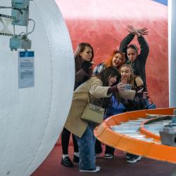 День открытых дверей на выставке ИКИ РАН 15 апреля 2023 г. Фото Т. Жаркова, ИКИ РАН