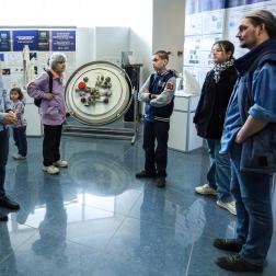 День открытых дверей на выставке ИКИ РАН 15 апреля 2023 г. Фото Т. Жаркова, ИКИ РАН