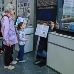 День открытых дверей на выставке ИКИ РАН 15 апреля 2023 г. Фото Т. Жаркова, ИКИ РАН