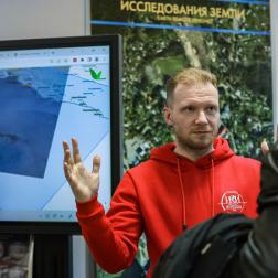 День открытых дверей на выставке ИКИ РАН 15 апреля 2023 г. Фото Т. Жаркова, ИКИ РАН