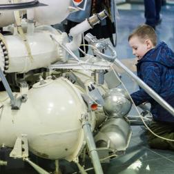 День открытых дверей на выставке ИКИ РАН 15 апреля 2023 г. Фото Т. Жаркова, ИКИ РАН