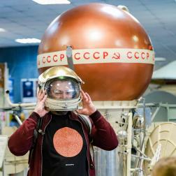 День открытых дверей на выставке ИКИ РАН 15 апреля 2023 г. Фото Т. Жаркова, ИКИ РАН