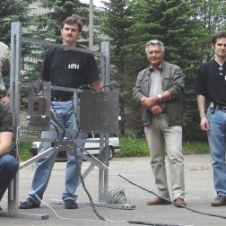 Натурные испытания прибора ДАН ровера «Кьюриосити» проекта «Марсианская научная лаборатория» (NASA), ОИЯИ, г. Дубна. Фотография ИКИ РАН