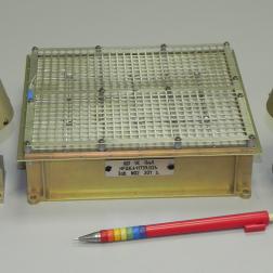 Прибор ПмЛ миссии «Луна-25». На фото три блока прибора: блок ударных сенсоров (УС) и два блока электростатических датчиков ЭД-1 и ЭД-2. Фото ИКИ РАН