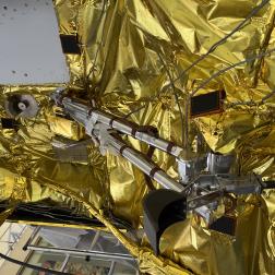 Лунный манипуляторный комплекс (ЛМК) миссии «Луна-25» (летный образец) на космическом аппарате. Фото ИКИ РАН