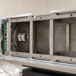 Фрагмент наземных испытаний телескопа СОЛ. Телескоп со снятой стенкой, видно зеркало. Фотография Лаборатории солнечной астрономии ИКИ РАН и ИСЗФ СО РАН