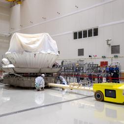 Заправка разгонного блока «Фрегат» для запуска автоматической станции «Луна-25» на космодроме Восточный. Фото Космического центра «Восточный» (ЦЭНКИ)