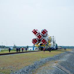 Вывоз ракеты «Союз-2.1б» с автоматической станцией «Луна-25» на стартовый комплекс космодрома Восточный. Фото Космического центра «Восточный» (ЦЭНКИ)