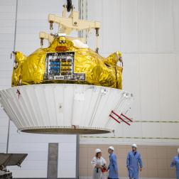 Заправка разгонного блока «Фрегат» для запуска автоматической станции «Луна-25» на космодроме Восточный. Фото Космического центра «Восточный» (ЦЭНКИ)