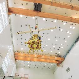 Установка автоматической станции «Луна-25» на рабочее место на космодроме Восточный. Фото Космического центра «Восточный» (ЦЭНКИ)