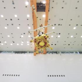 Установка автоматической станции «Луна-25» на рабочее место на космодроме Восточный. Фото Космического центра «Восточный» (ЦЭНКИ)