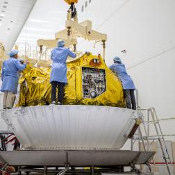 Заправка разгонного блока «Фрегат» для запуска автоматической станции «Луна-25» на космодроме Восточный. Фото Космического центра «Восточный» (ЦЭНКИ)