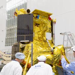 Установка автоматической станции «Луна-25» на рабочее место на космодроме Восточный. Фото Космического центра «Восточный» (ЦЭНКИ)