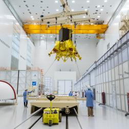 Заправка автоматической станции «Луна-25» на космодроме Восточный. Фото Космического центра «Восточный» (ЦЭНКИ)