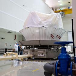 Заправка разгонного блока «Фрегат» для запуска автоматической станции «Луна-25» на космодроме Восточный. Фото Космического центра «Восточный» (ЦЭНКИ)