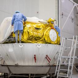 Заправка разгонного блока «Фрегат» для запуска автоматической станции «Луна-25» на космодроме Восточный. Фото Космического центра «Восточный» (ЦЭНКИ)