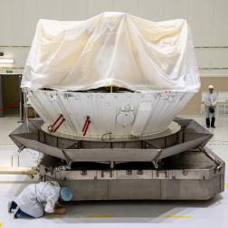 Заправка разгонного блока «Фрегат» для запуска автоматической станции «Луна-25» на космодроме Восточный. Фото Космического центра «Восточный» (ЦЭНКИ)