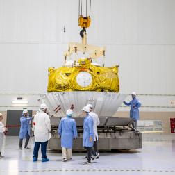 Заправка разгонного блока «Фрегат» для запуска автоматической станции «Луна-25» на космодроме Восточный. Фото Космического центра «Восточный» (ЦЭНКИ)