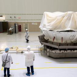 Заправка разгонного блока «Фрегат» для запуска автоматической станции «Луна-25» на космодроме Восточный. Фото Космического центра «Восточный» (ЦЭНКИ)