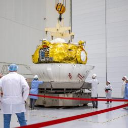 Заправка разгонного блока «Фрегат» для запуска автоматической станции «Луна-25» на космодроме Восточный. Фото Космического центра «Восточный» (ЦЭНКИ)