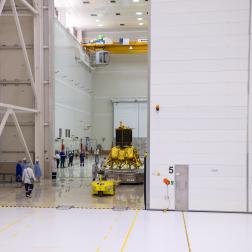 Заправка автоматической станции «Луна-25» на космодроме Восточный. Фото Космического центра «Восточный» (ЦЭНКИ)