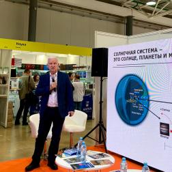 Член-корреспондент РАН Борис Шустов на презентации научно-популярного журнала «Земля и Вселенная» 30 августа 2023 г. Фото: А. Богач, ИКИ РАН