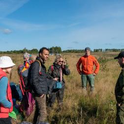 Кандидаты в экипаж эксперимента SIRIUS-23 на практическом курсе по выживанию на территории Смоленской области 7-8 сентября 2023 г. Фотография: ИМБП РАН