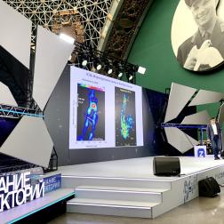 Андрей Садовский, ученый секретарь ИКИ РАН, читает лекцию «Через науку к звездам: новейшие разработки космической отрасли» в рамках лектория общества «Знание» на Международной выставке-форуме «Россия» . Фотография: Т. Жаркова, ИКИ РАН