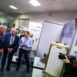 Открытие Третьей международной конференции «Наука на МКС» 20 ноября 2023 г. Генеральный директор ГК «Роскосмос» Юрий Борисов на выставке. Фото: Т. Жаркова, ИКИ РАН