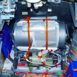 Контейнер с МС «Чибис-М» на борту ТГК «Прогресс». Фото ПАО «РКК «Энергия» им. С. П. Королёва»