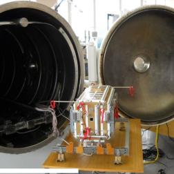 Термовакуумные испытания «Чибис-М» в КИСе ИКИ РАН. Фото ИКИ РАН