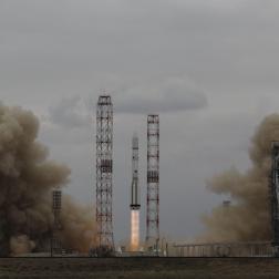 Старт с космодрома Байконур РН «Протон-М» с разгонным блоком «Бриз-М» и двумя КА российско-европейской миссии «ЭкзоМарс-2016» — демонстрационным посадочным модулем Schiaparelli и орбитальным модулем Trace Gas Orbiter. Фото: Роскосмос