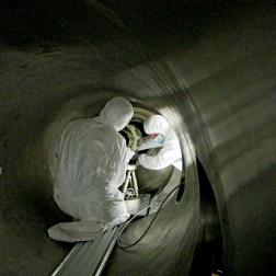 Монтаж одной из зеркальных систем телескопа ART-XC на испытательном стенде ИКИ РАН. Июнь 2016 г. Фото ИКИ РАН