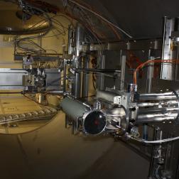 Зеркальные системы и рентгеновские детекторы телескопа ART-XC на стенде в испытательном центре PANTER Института внеземной физики Общества им. Макса Планка (Германия), октябрь 2018 г. Фото СРГ/MPE/ИКИ РАН