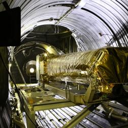 Телескоп ART-XC на испытаниях в РКЦ «Прогресс» (Самара). Контрольно-доводочный образец телескопа в термовакуумной камере. Май-июнь 2016 г. Фото Роскосмос/СРГ