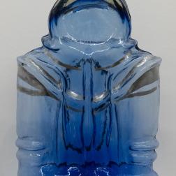 Произведение «Скафандр» (цветное стекло, тиходув) Любови Ивановны Савельевой. Фотография Виктор Берёзкин, пресс-служба РАХ