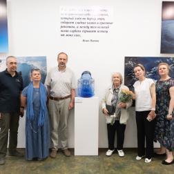 Церемония передачи в дар произведения «Скафандр» Любови Ивановны Савельевой в музейное собрание ИКИ РАН. Фотография Виктор Берёзкин, пресс-служба РАХ