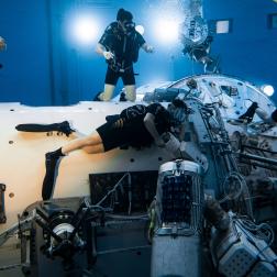 Отработка элементов внекорабельной деятельности с аппаратурой эксперимента «Монитор всего неба» в гидролабораториии Центра подготовки космонавтов имени Ю. А. Гагарина 2 июля 2024 г. Фотография: ЦПК им. Ю. А. Гагарина