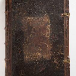 Один из подносных царских экземпляров Апостола Ивана Федорова 1564 г. (ГИМ, ОР Цар.А 15). Верхняя крышка переплета с прижизненным портретом Ивана Грозного, вытесненном на груди у двуглавого орла, и его титулом. Общий вид