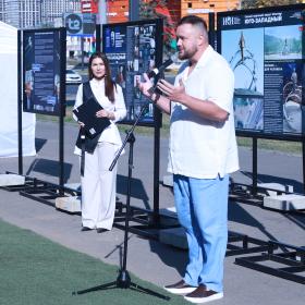 Презентация проекта памятника «Космос — для человека» 4 сентября 2024 г. на площади Академика Келдыша в Москве. Выступает глава муниципального округа Коньково Москвы Александр Белый. Фотография: Т. Д. Жаркова, ИКИ РАН