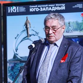 Презентация проекта памятника «Космос — для человека» 4 сентября 2024 г. на площади Академика Келдыша в Москве. Выступает научный руководитель ИКИ РАН академик РАН Лев Зелёный. Фотография: Т. Д. Жаркова, ИКИ РАН