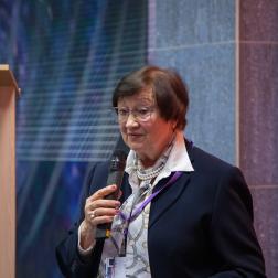 Д.ф.-м.н. Людмила Вениаминовна Засова, лауреат медали им. Василия Ивановича Мороза Федерации космонавтики России, на вручении медали 24.10.2024. Фотография: Д. Евдокимова, ИКИ РАН