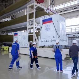 Доставка на космодром Восточный космических аппаратов «Ионосфера-М» № 1 и № 2. Фотография Космического центра «Восточный» (ЦЭНКИ)